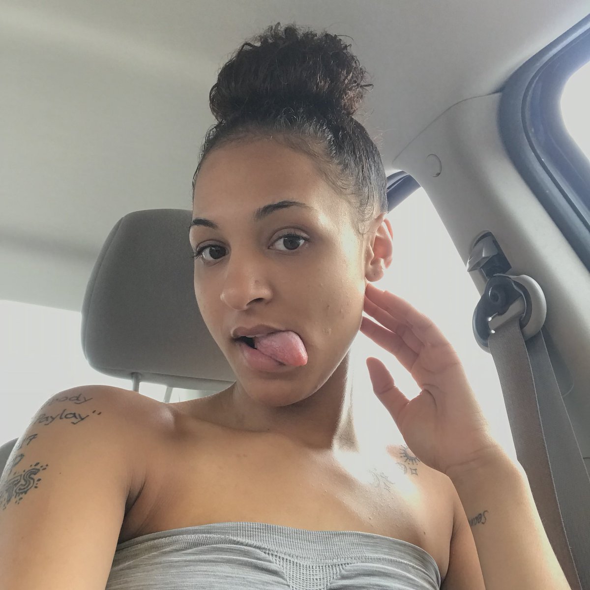 parismabry's tweet photo. cute with or without makeup 🤷🏽♀️‼️❤️ https://t.co/KyWoTN7XKr