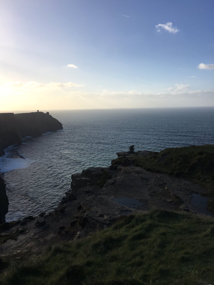 guerinspath's tweet photo. Beautiful November sunset @CliffsofMoher1 https://t.co/PZhxGEOOzi