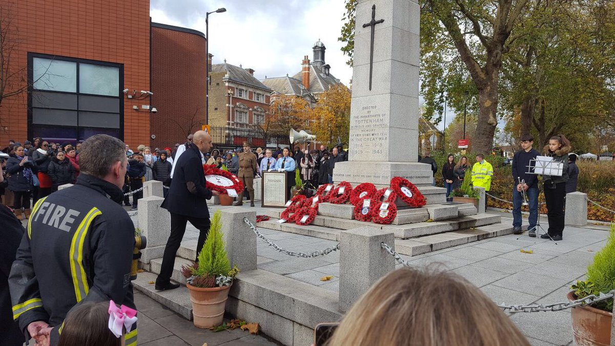 PunjabiSpurs's tweet photo. An honour to be part of the #SpursFamily paying respects on #RemembranceDay alongside @LedleyKing 

#LestWeForget 
#SpursRemembers 
#RemembranceDay2017 
#COYS https://t.co/QWBgqZWu8k