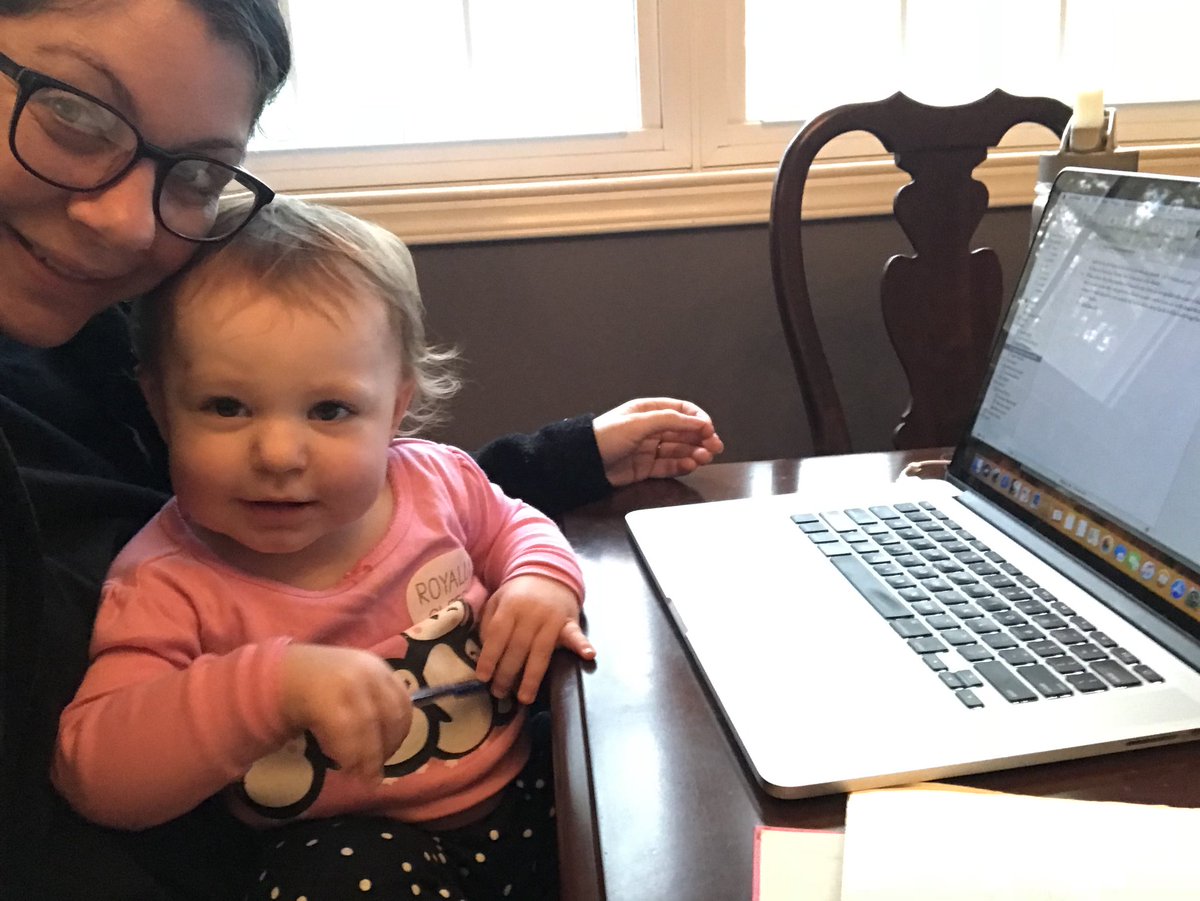 clearlyjamie's tweet photo. Someone is helping me with my word count #NaNoWriMo2017 https://t.co/s4593A3SAu