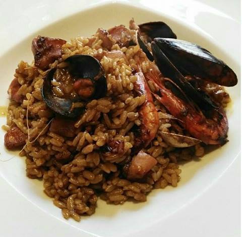 cafebegur's tweet photo. Amb ingredients de qualitat és molt senzill fer un bon arròs!🥘😉
☎️ 972) 62 36 48 Obert cada dia nit! 
#sopars #capdesetmana #restaurant https://t.co/AOXZjScjq7