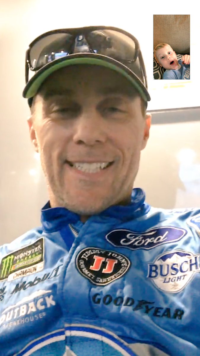 DeLanaHarvick's tweet photo. Pre-race pep talk 👊🏻 #gogetempops #goodluckdude #hopetoseeyouinvictorylane https://t.co/dOveNeZovO