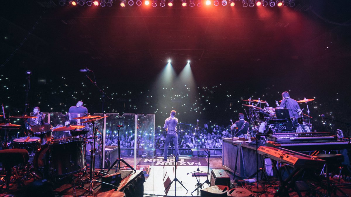 eastoncorbin's tweet photo. Got to open for @TheAlabamaBand Friday and play on a Naval Base for Veterans Day!! Finishing this awesome run tonight at @HOBAnaheim! https://t.co/NrTHT4aJTN