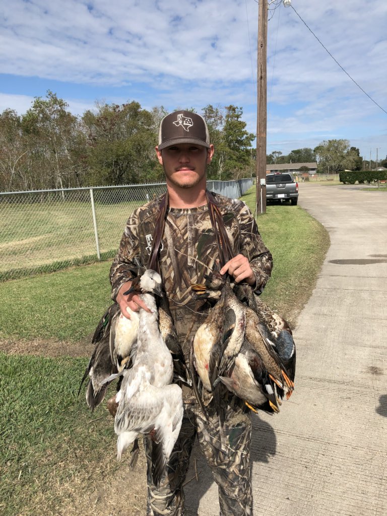 ccduckcall17's tweet photo. Saving the tundra one goose at a time and also some limits of ducks! #SavetheTundra #3manlimit https://t.co/Z416zdSoMT