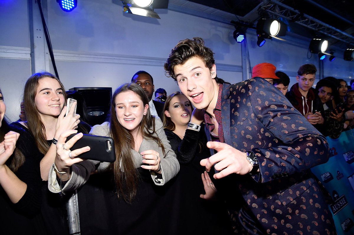 DailyMendesLife's tweet photo. GUESS WHO WON BIGGEST FANS? OUR VERY OWN SHAWN MENDES!!! #MTVEMA https://t.co/6Gyh9oM75j