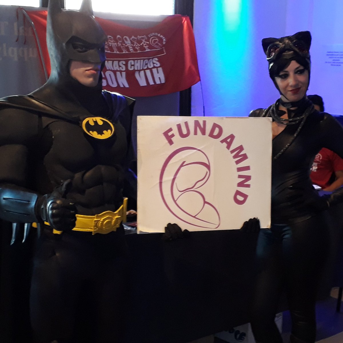 fundamindok's tweet photo. Batman y Gatubela también apoyan la campaña de #NoMasChicosConSida de #Fundamind.  # Tattoofest2017 https://t.co/iKr7NeHfCX