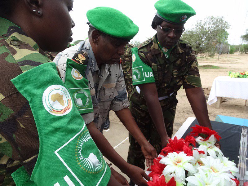 kdfinfo's tweet photo. Congratulations for a job well done. @amisomsomalia Force Commander and his staff award medals to Kenya Defence Forces Officers and Service Members for their exemplary services and sacrifices in bringing normalcy to Somalia. #PeaceEnforcers #Humanitarian #Assistance #ThisIsKDF https://t.co/mtT4YuUDZT