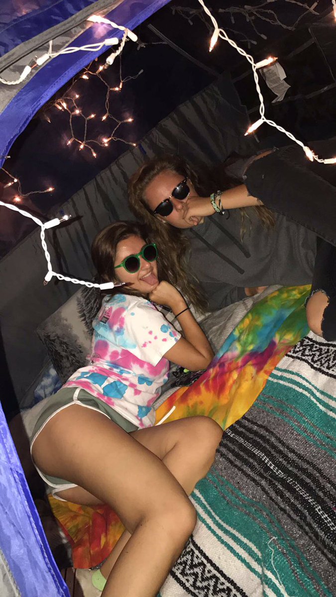 kaylahuginski's tweet photo. happy fucking biRTHDAY TO THIS DADDY👅 you're the funniest bitch ik and i would actually be 6ft under if it weren't for you, ily💘🅱️🤤#uncleshit @julialangeway https://t.co/GWvs6jOoNc