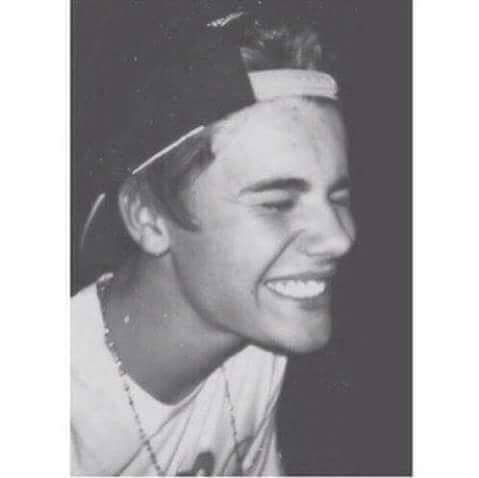 CryForBiebtan's tweet photo. miren su sonrisa UNION FOR JUSTIN #EMABiggestFansJustinBieber https://t.co/sAuqCEjFbC