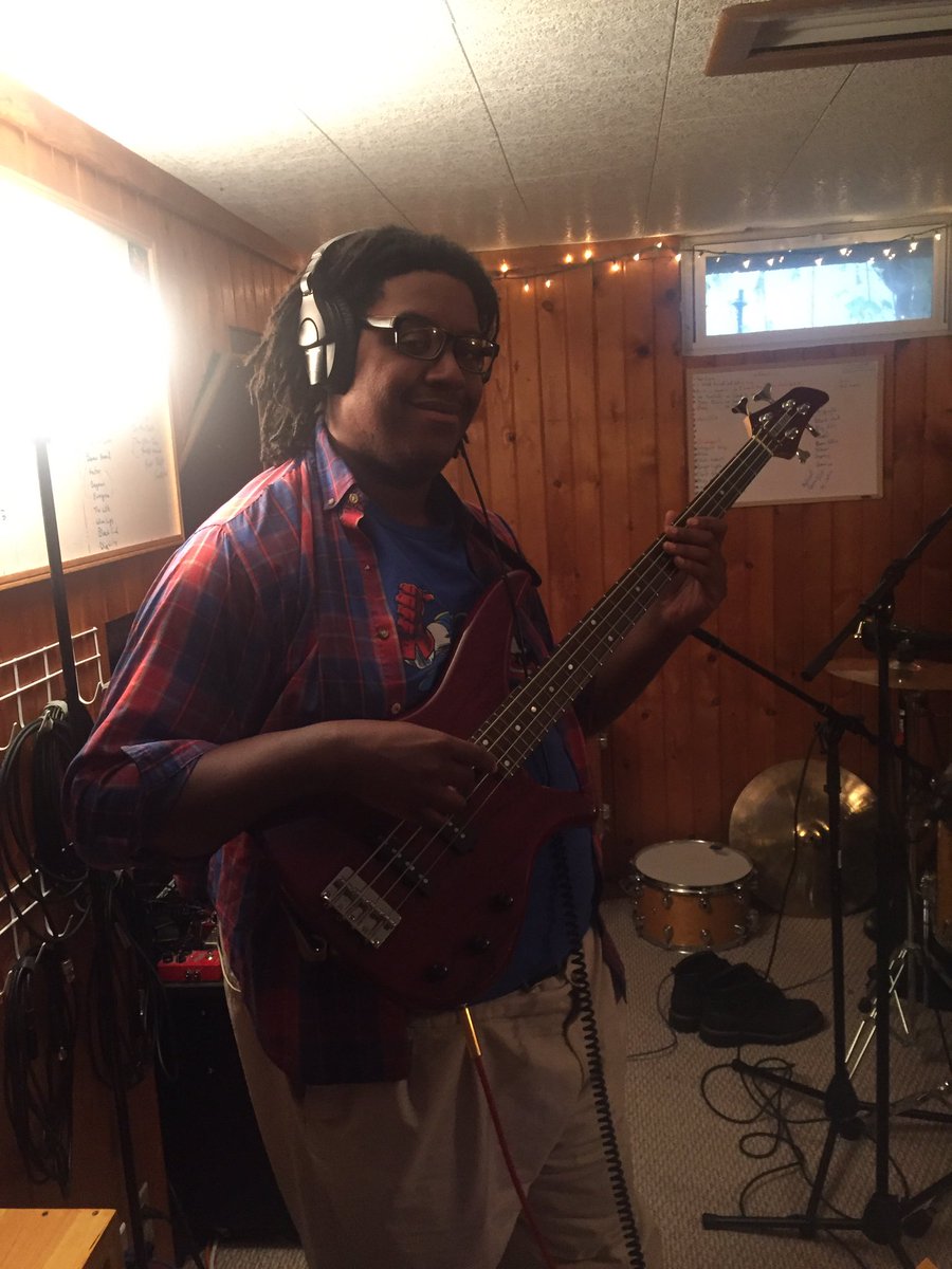 ModernHollows's tweet photo. Recording again?? Another single you say?? 😱🎻🎤 https://t.co/K3OeQUgGxy