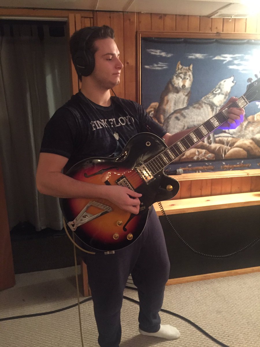 ModernHollows's tweet photo. Recording again?? Another single you say?? 😱🎻🎤 https://t.co/K3OeQUgGxy