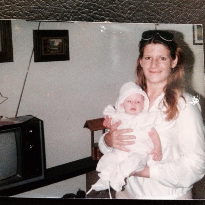 Damn, Definitely look like my Momma 🙌😍... plus I think I was a cute baby 😜😏 https://t.co/ET5FQKcEiu