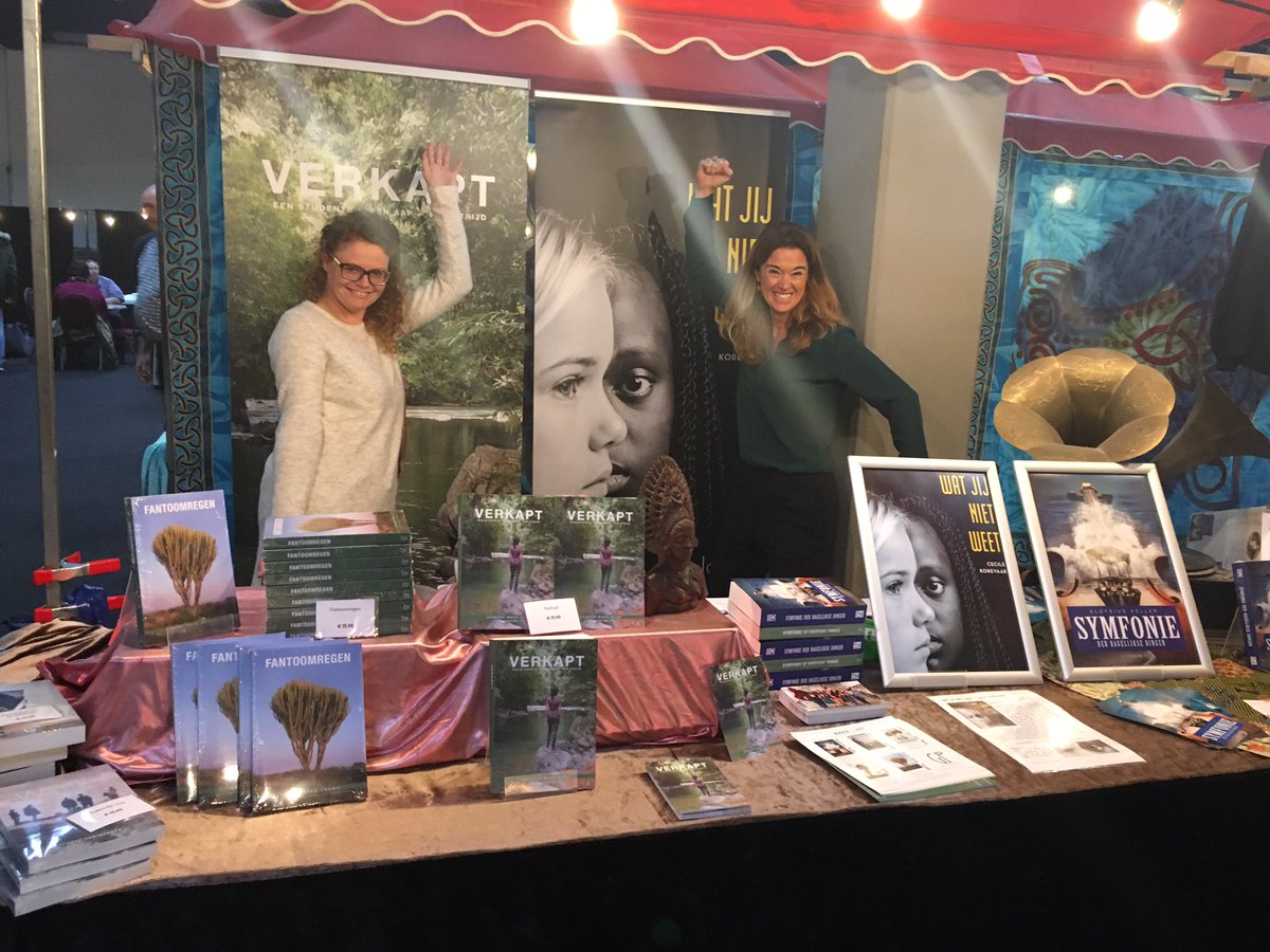 JannekeBazelman's tweet photo. Pasar Malam - Day 2
Met Cecile Korevaar, auteur van de YA 'Wat jij niet weet' (dec '17). #verkapt #watjijnietweet #godijnpublishing #pasarmalam https://t.co/choJlbLr72