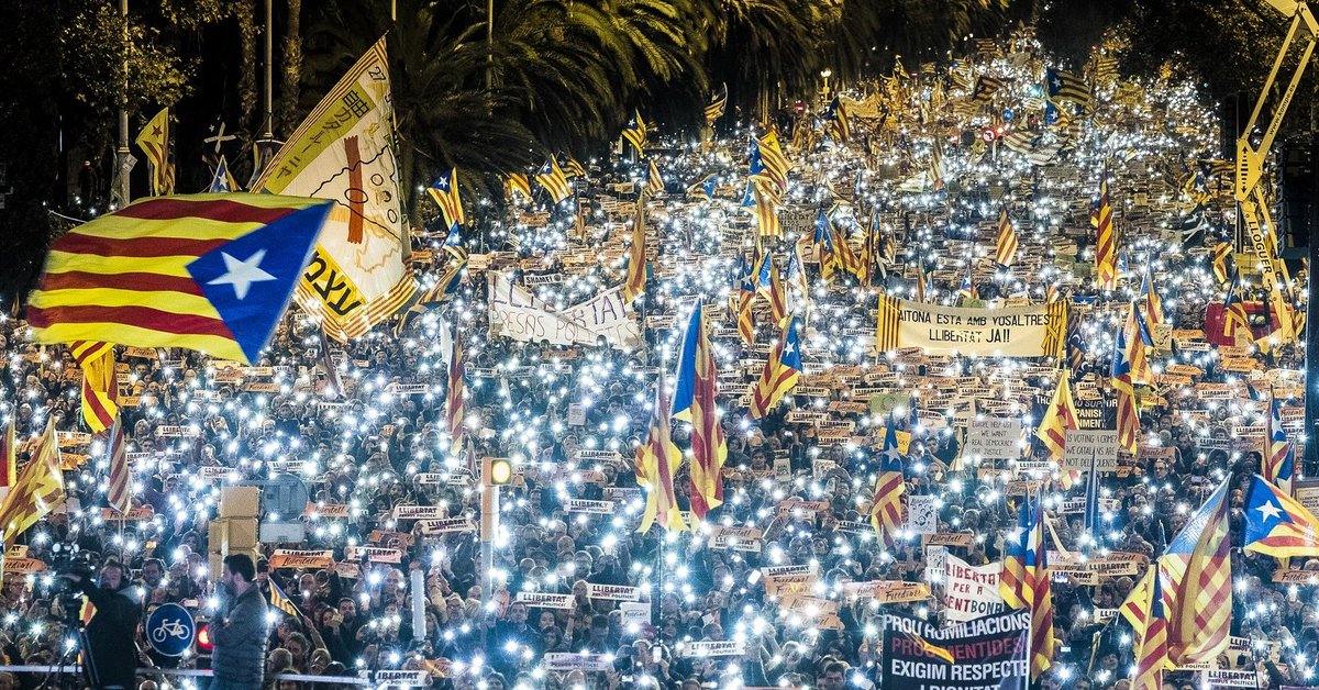 La nostra columna vertebral és la unitat popular de carrer. Però també donarem tot el suport a <a href="/CUPnacional/">CUP Països Catalans</a> a les urnes. Una candidatura rupturista, independentista i d'esquerres per la #República, iniciar el procés constituent, aturar el #155 i alliberar als presos polítics.