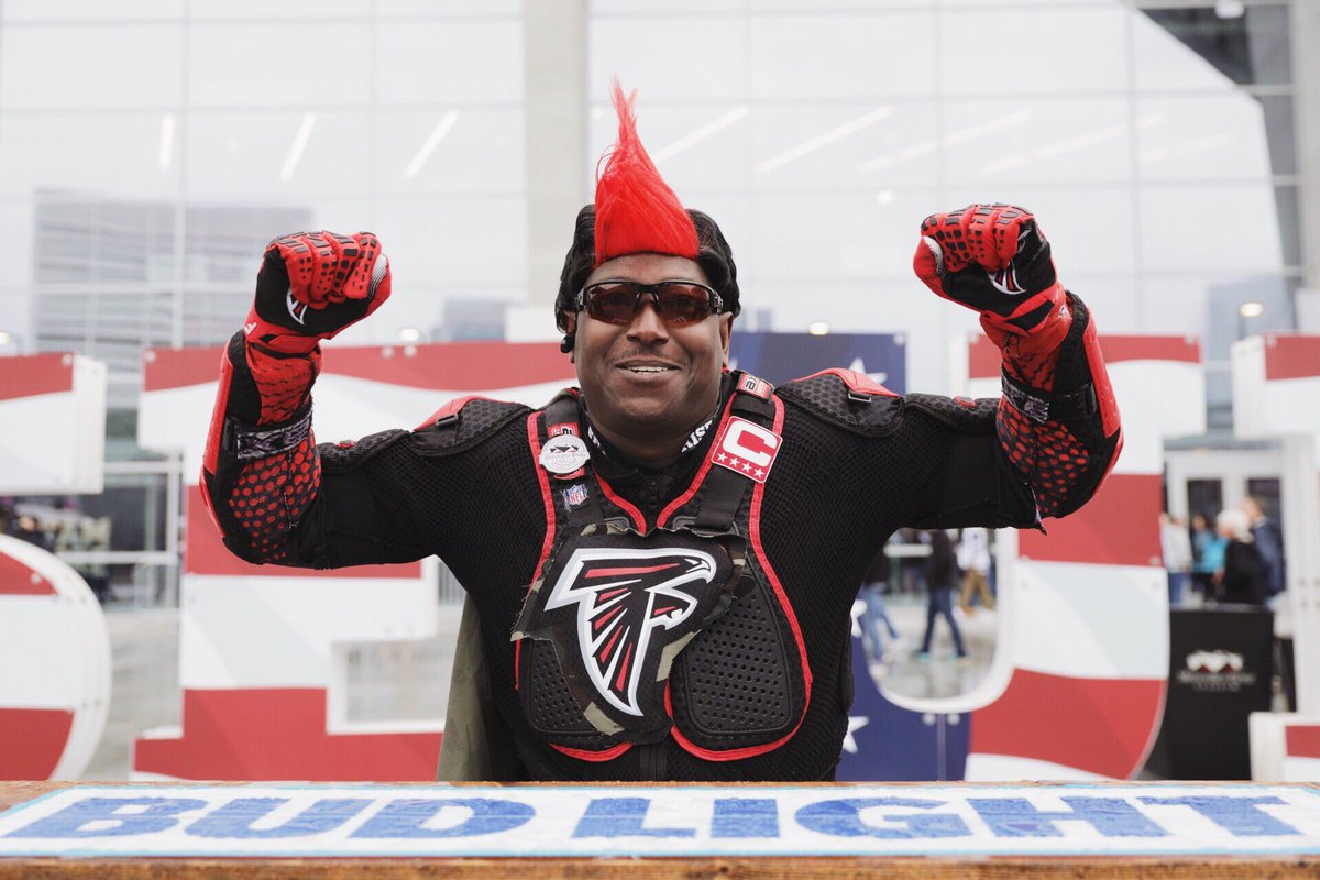 Rain cant hold back <a href="/AtlantaFalcons/">Atlanta Falcons</a> fans! #RiseUp