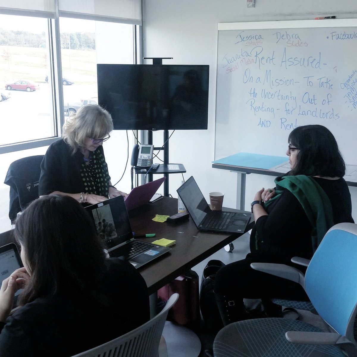berentassured's tweet photo. Setting up final touches on our presentation for tonight. Make sure to come out and support Rent Assured!
#RentAssured #WomenInTech #SWTriad #StartUpWeekend #App #RealEstate #Rent #Landlords #Business #Entrepreneurship #sharktank #elonmusk #docsmore https://t.co/r7Bz3axN9x