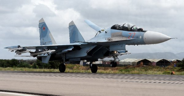 MiguelArmstro18's tweet photo. Dozens of civilians have died in artillery fire and Russian bombardment of two displacement camps and surrounding territory in eastern Syria, a monitor said Sunday in a new toll.
The Syrian Observatory for Human Rights said ongoing heavy bombardment in the Deir Ezzor province https://t.co/OtV9I0nHcn