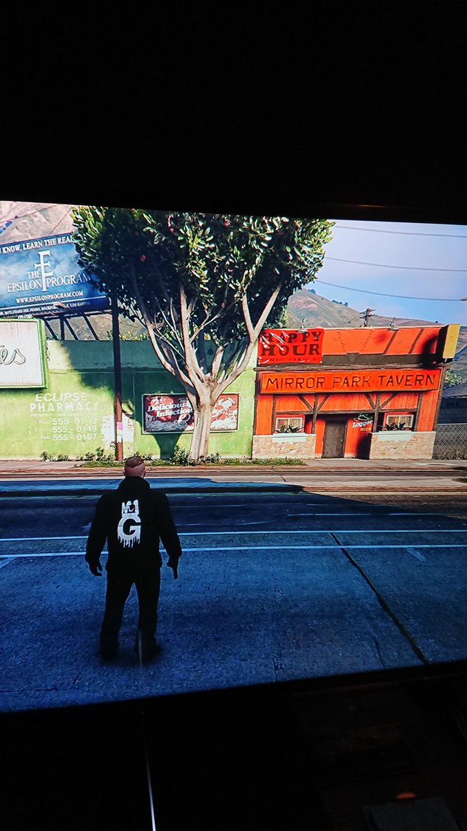 DGBXIX's tweet photo. @MrBossFTW cool small little bar I've never seen before https://t.co/w4UllfDbZh
