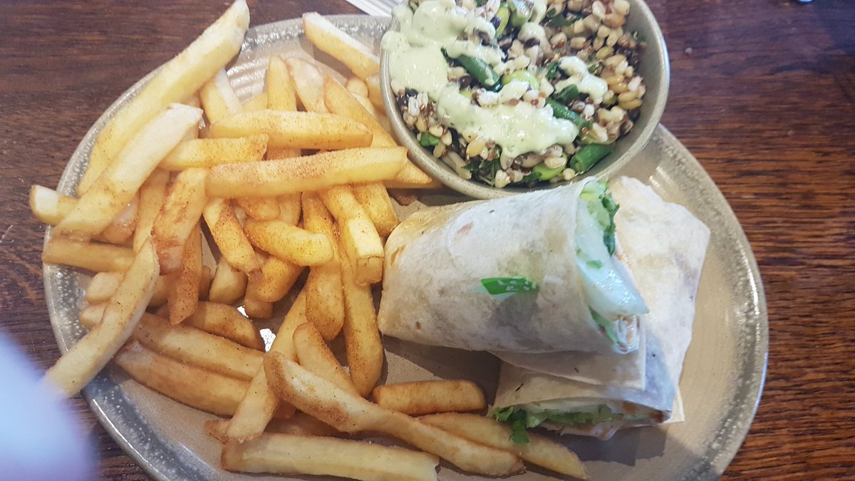 AmySim93's tweet image. Yummy Lemon &amp;amp; Herb Chicken with Peri Salted Chips &amp;amp; Supergrains #delicious #nandos #nandoschicken #nicefood @NandosUK