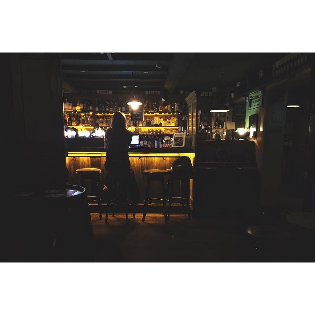 petergrogan's tweet photo. Sneaky Gin and Tonic in the wonderful Davy Macs with even wonderful'er @sudy0 #ginbar #waterford #barstool #ginand… https://t.co/rCW8IckbQA https://t.co/LOkfiWVCF3