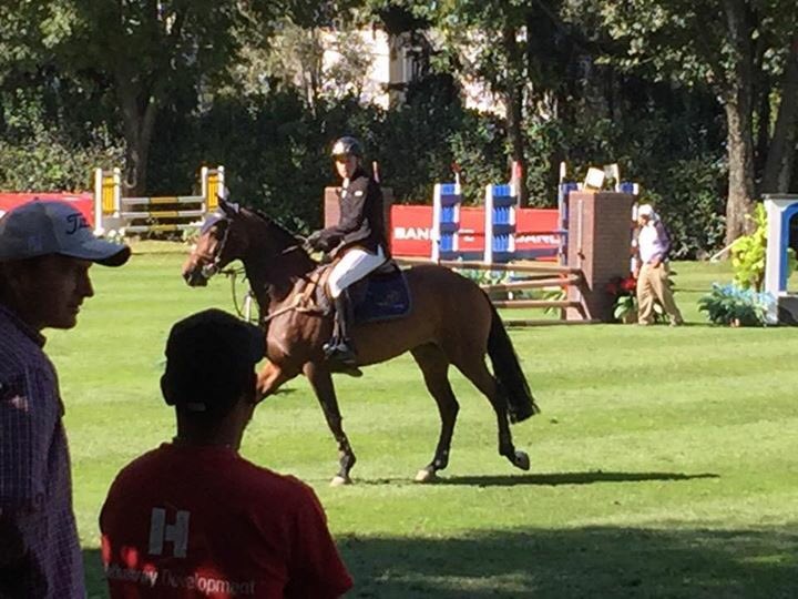 Rolling_Fruits's tweet photo. Los esperamos en el área de comida de Gran Premio! 🐴 🍑🍎🍍🍓🥝 https://t.co/nKPSyzGoVU