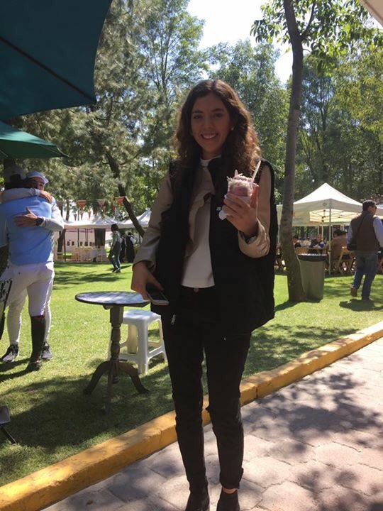 Rolling_Fruits's tweet photo. Los esperamos en el área de comida de Gran Premio! 🐴 🍑🍎🍍🍓🥝 https://t.co/0GjGbhREvg