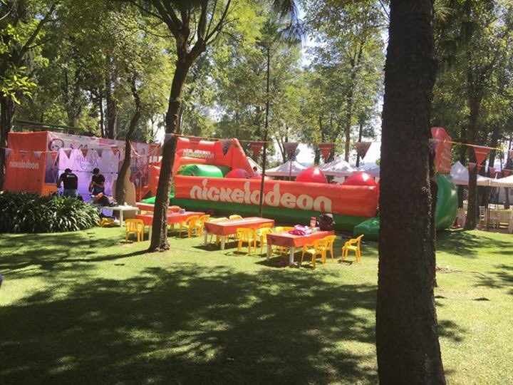 Rolling_Fruits's tweet photo. Los esperamos en el área de comida de Gran Premio! 🐴 🍑🍎🍍🍓🥝 https://t.co/0GjGbhREvg