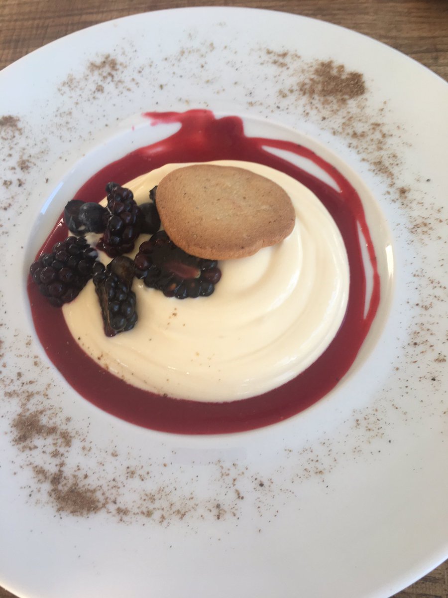 Nata297's tweet photo. Hoy he comido por segunda vez en @MaderaRest y he de decir que "segundas partes fueron todavía mejores" 😄 Os recomiendo coger un Uber y en 15 disfrutar de un sabor 🔝y una oferta gastronómica mega🔝 #Gastronomia #Recomendado https://t.co/HYzPIFIPrl