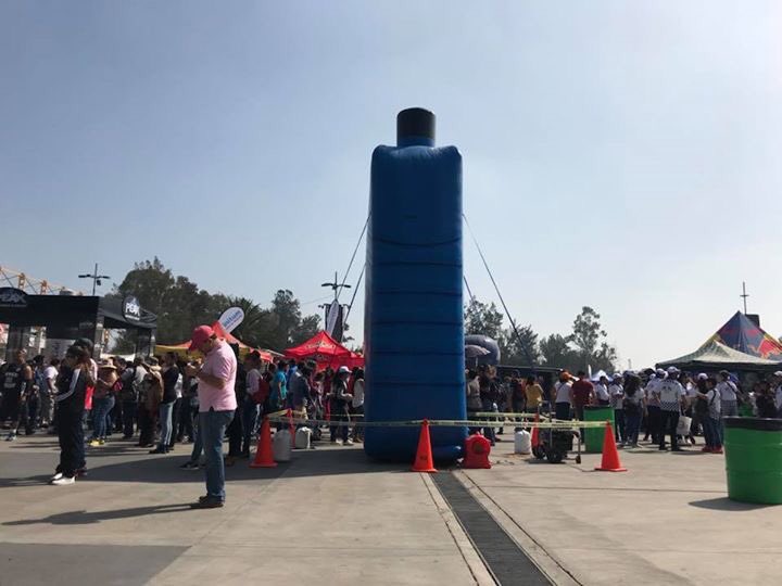 Rolling_Fruits's tweet photo. Carreras NASCAR!! Los esperamos en el área de food trucks 🍓🥝🍉🍑 https://t.co/AI7PlEOoX7