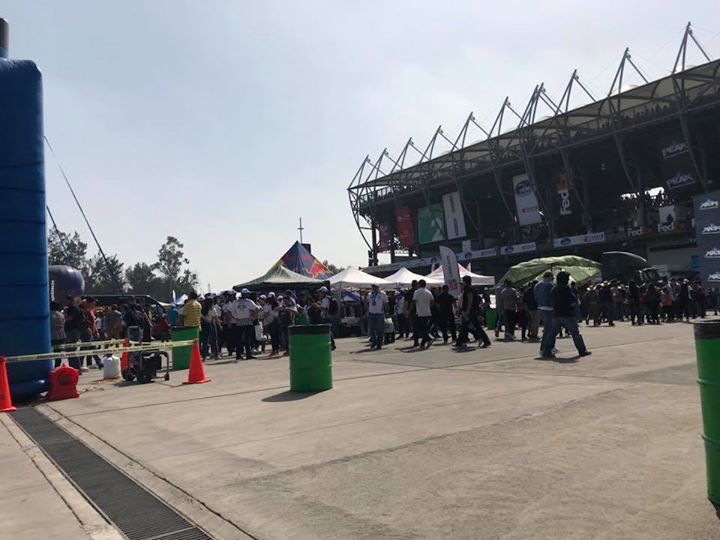 Rolling_Fruits's tweet photo. Carreras NASCAR!! Los esperamos en el área de food trucks 🍓🥝🍉🍑 https://t.co/AI7PlEOoX7
