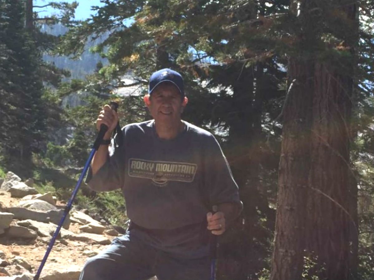 HSpecialSurgery's tweet photo. An avid hiker for many years, our patient Robert began to develop severe #knee pain. After undergoing total #kneereplacement, he was able to climb #LakeTahoe pain-free! https://t.co/hflss2TymC #HSSBackInTheGame https://t.co/x8LmyUV6Uf