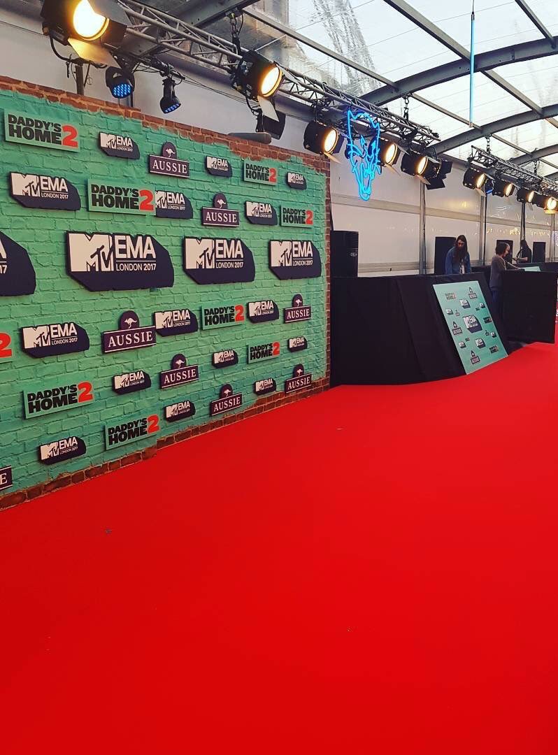 HumorPurposer's tweet image. O Justin Bieber acabou de chegar no #MTVEMA