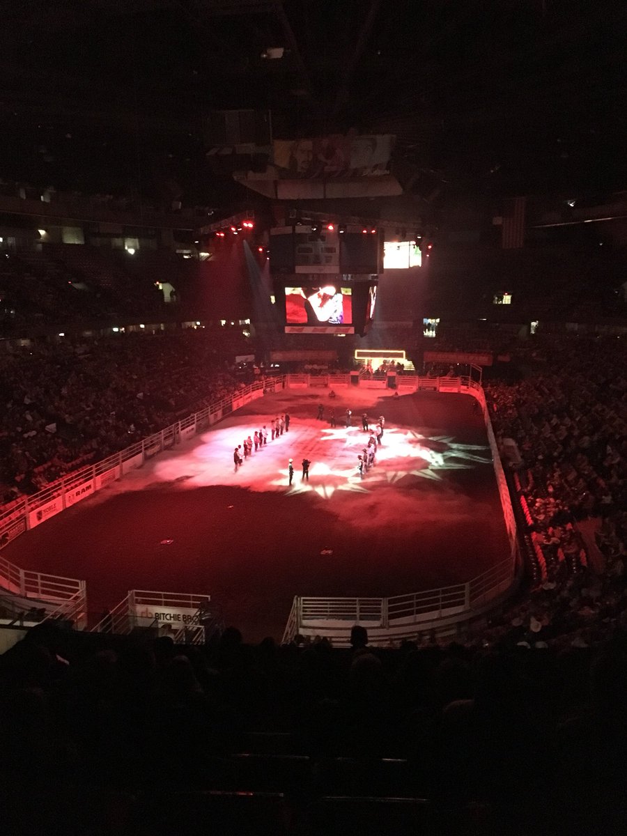 wanderbevstyle's tweet photo. Canadian finals rodeo #cfr2017 https://t.co/FuHrLfQxUW