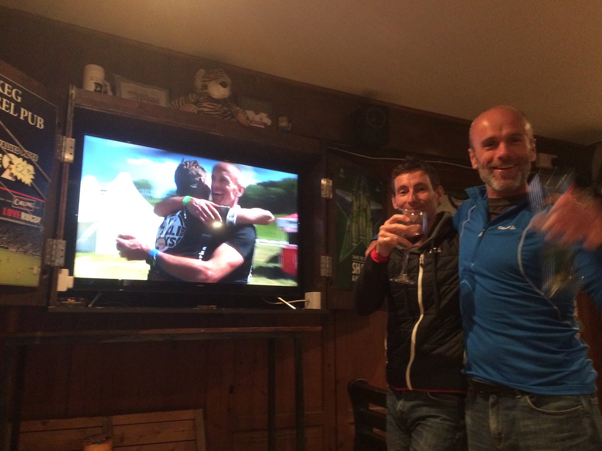 j73roxy's tweet photo. Drew and Sean watching themselves in the pub. https://t.co/G1PPfO3kOg