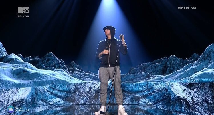 PopCrave's tweet photo. Eminem took to the #MTVEMA stage to perform "Walk On Water." https://t.co/1teKwFu28C