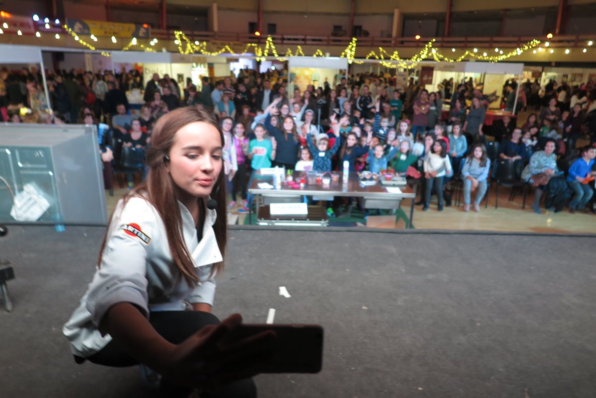 MariaQMCJ3's tweet photo. Gracias Castellón por el éxito de asistencia en mi Showcooking, un honor cocinar hoy en el 10 aniversario de #chococas  @agenciarespira #castellon #Showcooking #masterchef #masterclass 💗🍫 https://t.co/0Fwdd7zt8E