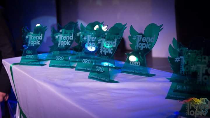 Perrulandia's tweet photo. Hoy 21hs festejamos el Premio de Plata al mejor programa de Entretenimiento en los #premiostrendtopic2017
#Radio #Brindis
Prendete que tenemos 2 entradas de cine para festejar junto a vos!!! 😘
@RadioLaBici https://t.co/k1mjjCIR7g