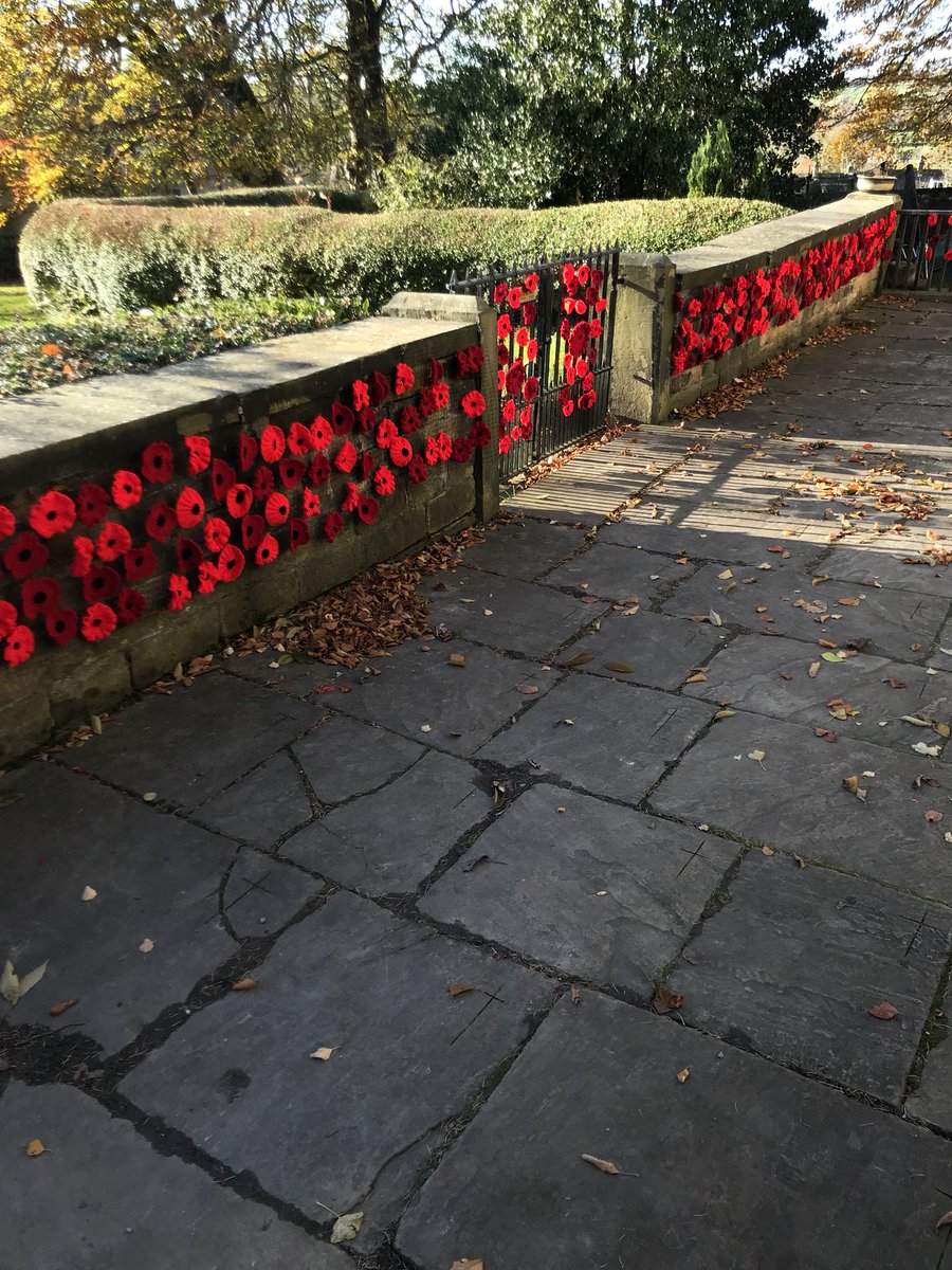 KeighleyElaine's tweet photo. Lower Wyke Moravian Church wonderful tribute to their war heros #welldonetoeveryoneinvolved #spectaculardisplay https://t.co/3fTCyJbkHO
