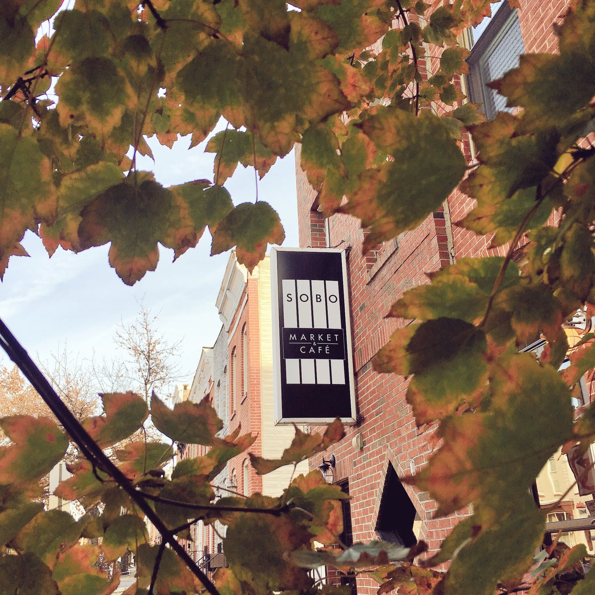 SoBoMarket's tweet photo. Got those fall feels today 🍂😎✌️ Ready for a lovely evening &amp; some rockin 90s trivia! Come by tonight at 7 for all the fun! #sobomarket #fall #trivianight #mybmore https://t.co/H3ySmxrzUK