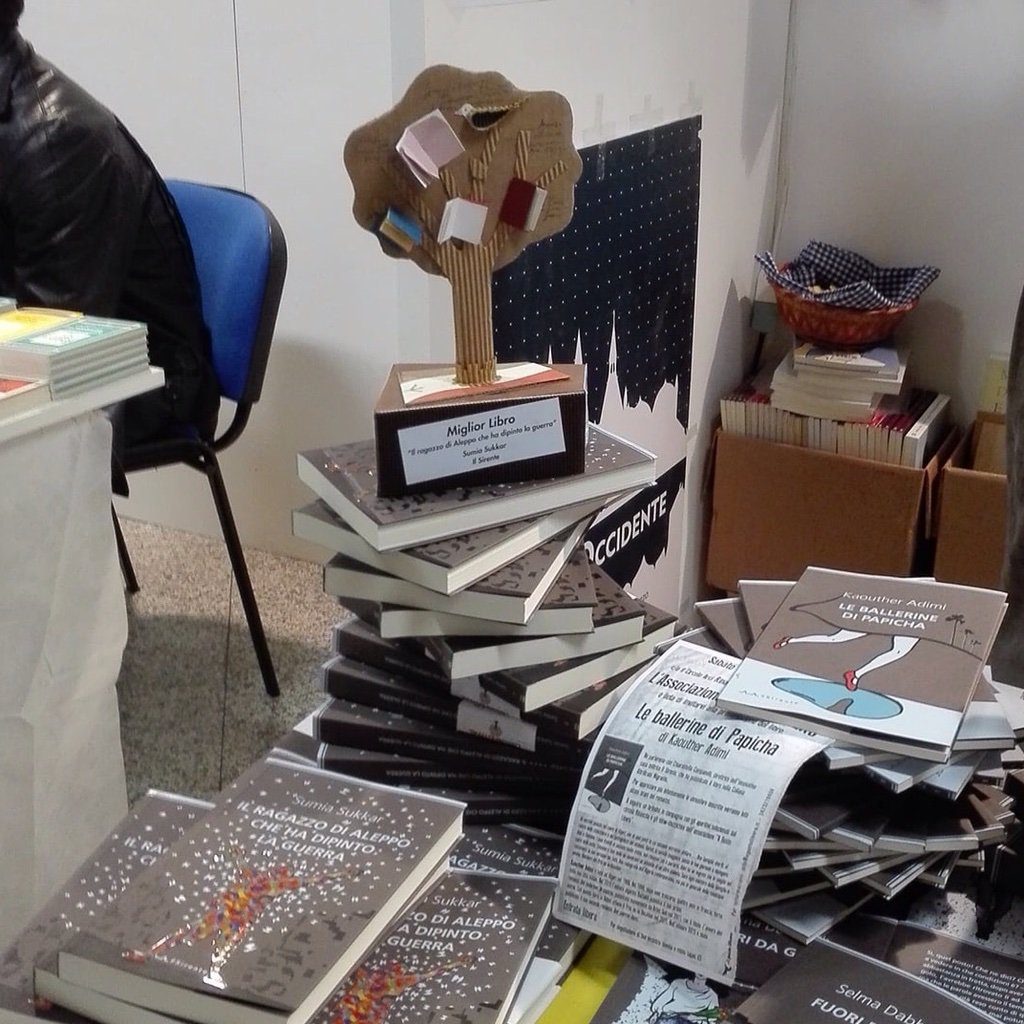 #Librinfestival al <a href="/pisabookfest/">Pisa Book Festival</a> con il trofeo al #Migliorlibro2017
#ilragazzodiAleppo di <a href="/SumiaSukkar/">Sumia Sukkar</a> <a href="/ilsirente/">Editrice il Sirente</a>