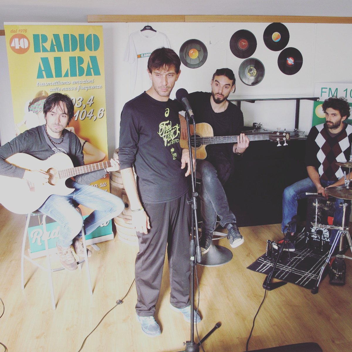 radioalbalive's tweet photo. Stamattina con #4MagikMonks
tributo ai #RedHotChiliPeppers ospiti di #AndreaChi su #RadioAlba https://t.co/fZ2XH50aVt