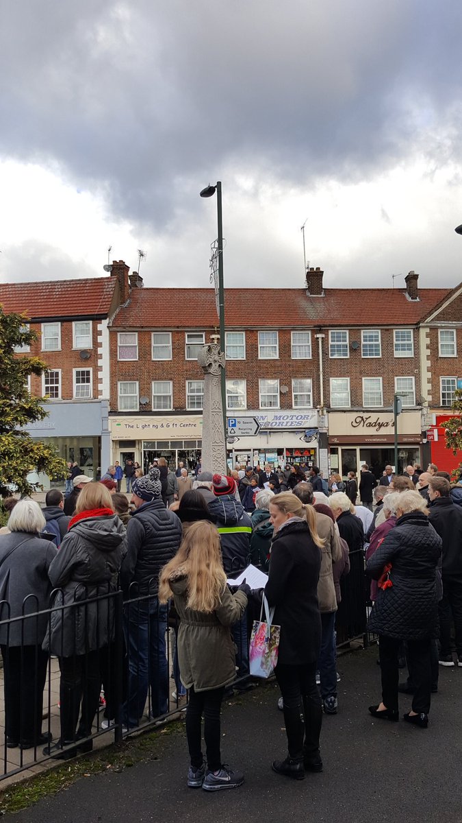 powbarnet's tweet photo. #RemembranceSunday #eastbarnet https://t.co/Pt8LFcp6DO