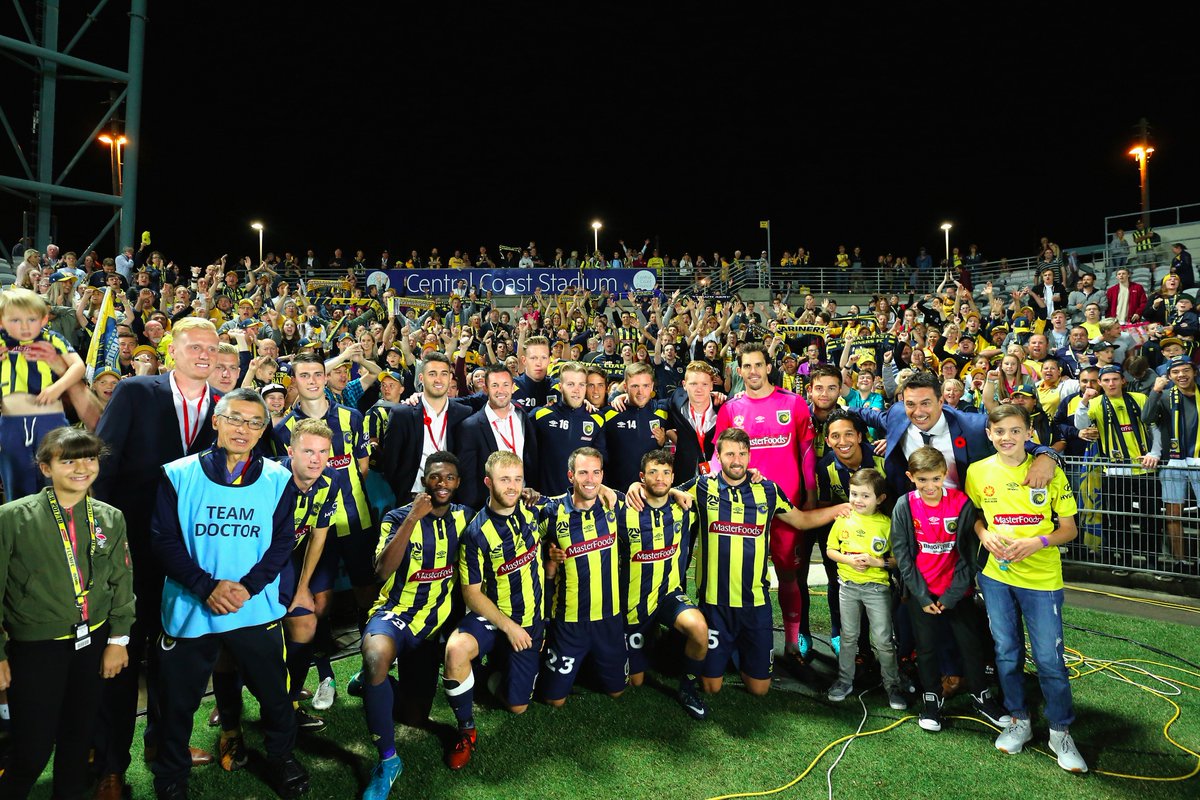 FOXFOOTBALL's tweet photo. Were the @CCMariners celebrations after beating @SydneyFC over the top?
VOTE NOW using #ALHyes or #ALHno
#ALeagueHour | 7pm EDT | FOX Sports 501 https://t.co/3lDvk8hivx