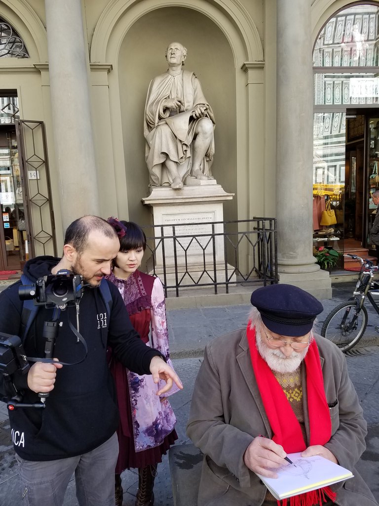 Tetsuro Shimaguchi Samurai Artist 撮影4日目は小林未郁さんがフィレンツェの街を歩くシーンを ドゥオモ前では建築や修復のマエストロのマッシモ リッチ先生も特別出演 ルネサンスの真の立役者 フィリッポ ブルネレスキ像の前にて とても贅沢
