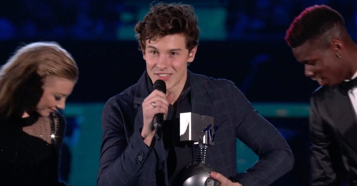 bestpicofshawn's tweet photo. Shawn Mendes 2016 / 2017 #MTVEMA https://t.co/5g8jcIFzsW