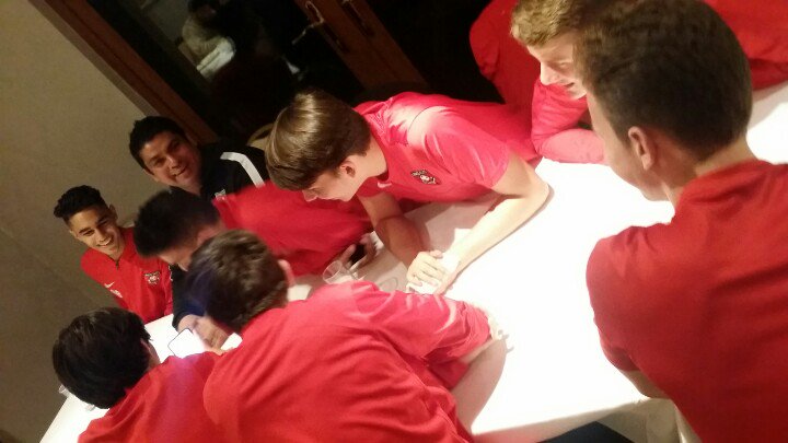 LingsEliteU18's tweet photo. @LingsEliteU18 squad having a great time with @judanali at Club Calcutta @ loughton gold club! Thanks for the hospitality and great food! https://t.co/Rwg7A2OQ6k