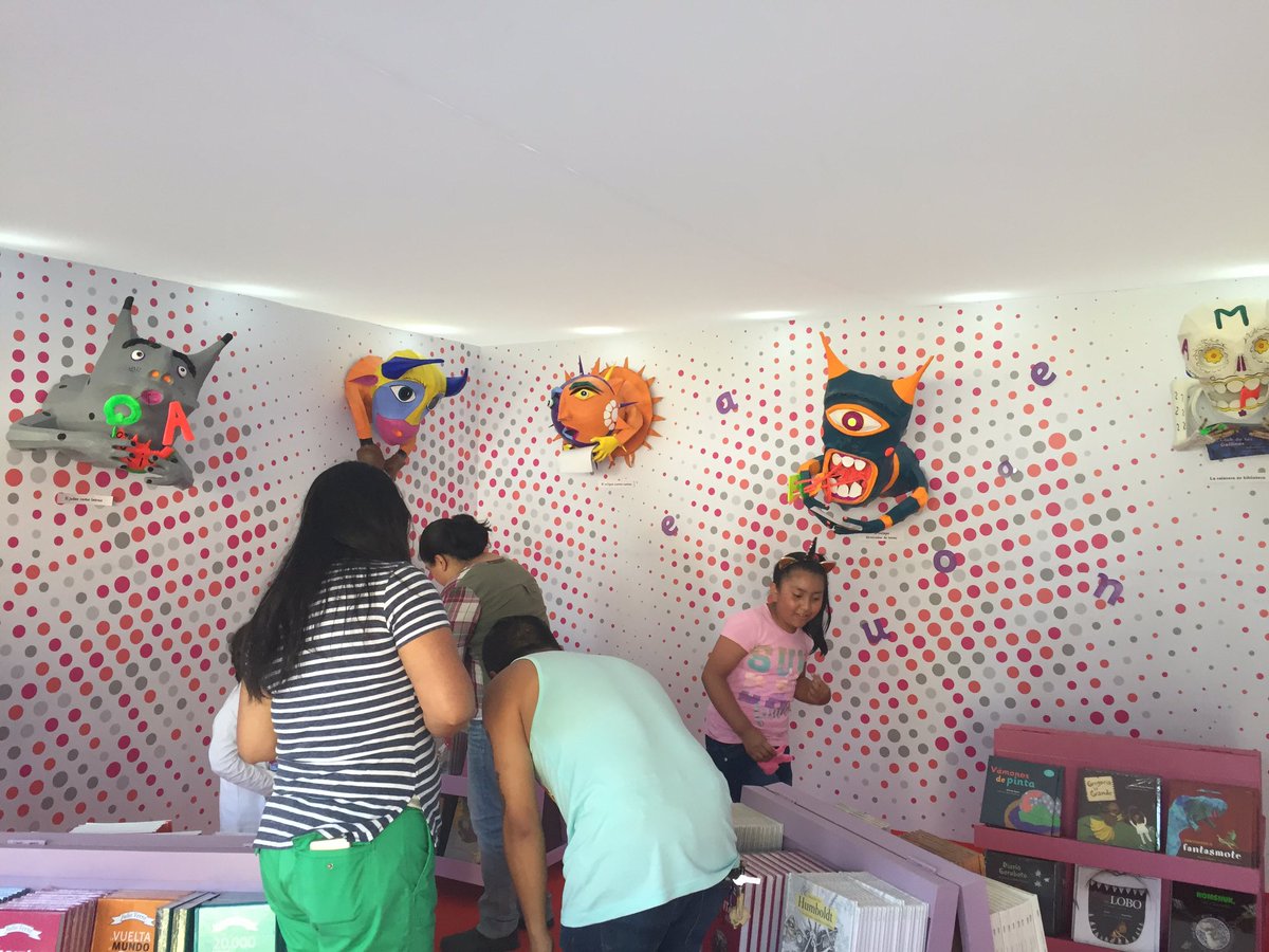 Trotamuseos's tweet photo. Trotando la @FILIJMexico, una aventura entre libros y arte en el Parque Bicentenario #SoyFILIJ https://t.co/7tiMKqcWgK