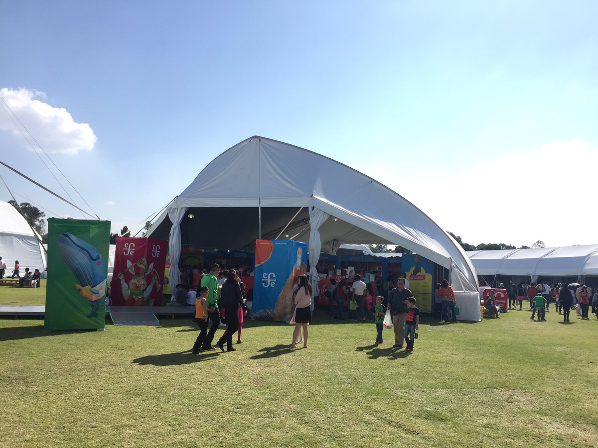 Trotamuseos's tweet photo. Trotando la @FILIJMexico, una aventura entre libros y arte en el Parque Bicentenario #SoyFILIJ https://t.co/7tiMKqcWgK