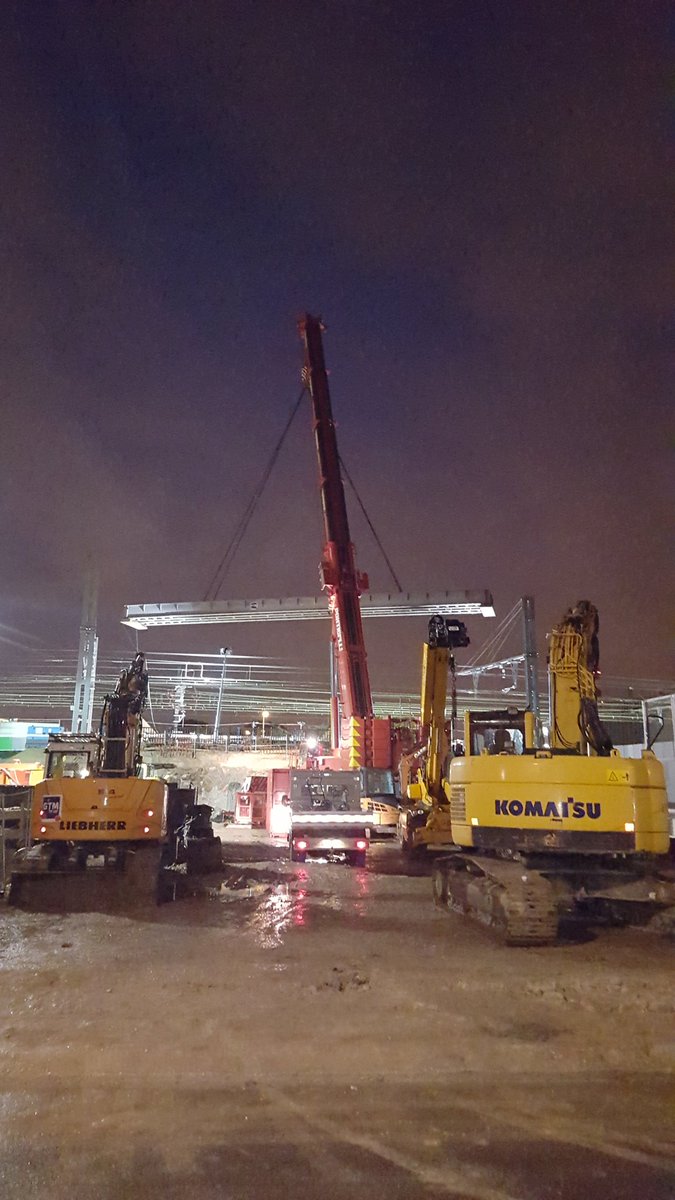 Bravo aux équipes <a href="/itif_travaux/">1Afer2rail</a> <a href="/GdParisExpress/">Grand Paris Express</a> pour le week-end et la mise en place des tabliers provisoire à #VertdeMaison. RDV le week-end prochain pour les autres tabliers à poser #LeReseauAvanceIDF