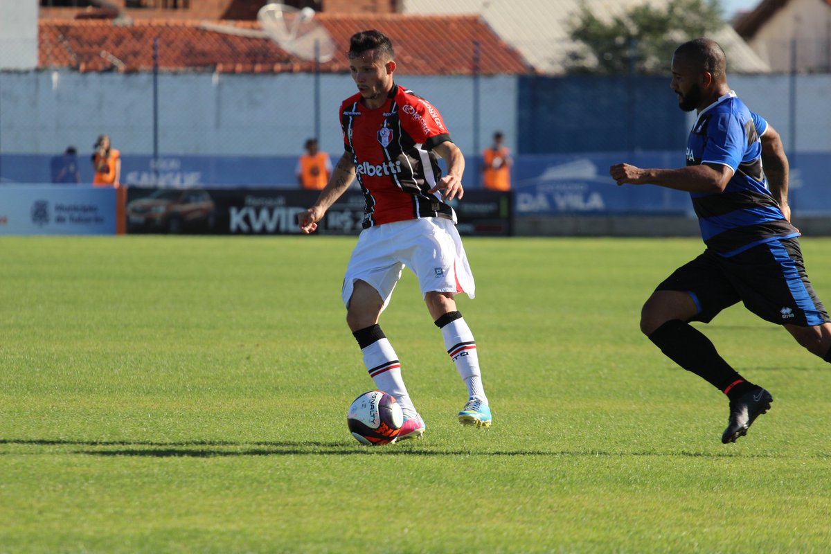 jec_online's tweet photo. Final de jogo! O JEC é derrotado pelo Tubarão por 1x0 https://t.co/C8btDcqRt5